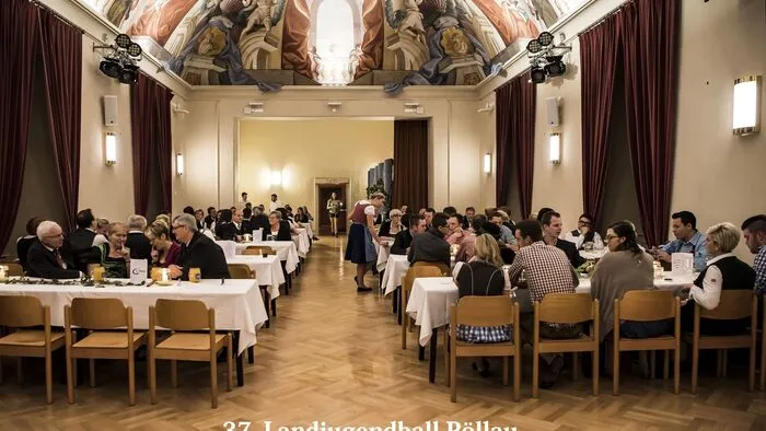 Im Großen Freskensaal des Schlosses Pöllau veranstaltete die Landjugend-Ortsgruppe Pöllau den 37. Landjugendball