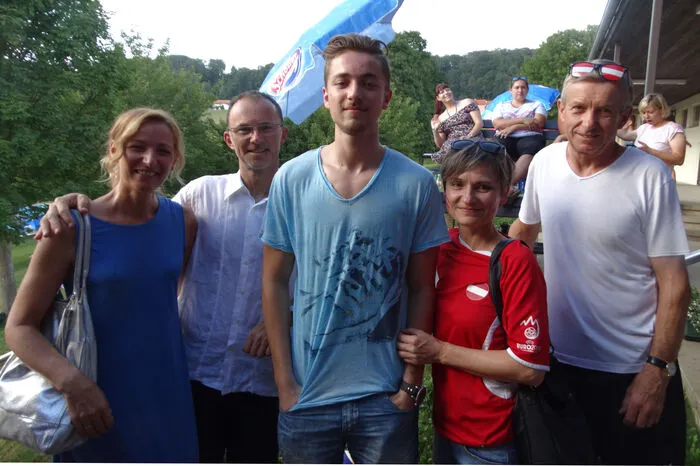 In Gnas stand Donnerstagabend Public Viewing im Freibad am Programm. Denn Sarah Puntigam, die einst für den örtlichen Sportverein die Fußballschuhe schnürte, stand mit dem Frauen-Nationalteam im Halbfinale der Europameisterschaft. Die Stimmung war prächtig. Mehr dazu.
