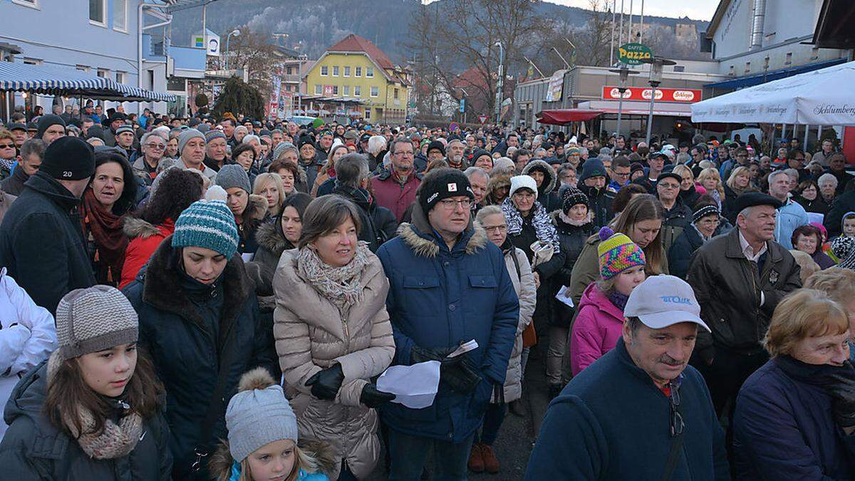 Rund 3000 Besucher hofften ein Auto zu gewinnen