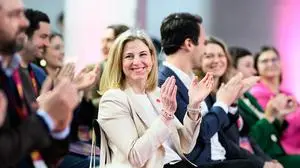 ABD0025_20241116 - WIEN - ÖSTERREICH: Klubobfrau Beate Meinl-Reisinger (NEOS) im Rahmen der Landesmitgliederversammlung der NEOS Wien anlässlich der Wiederwahl von Christoph Wiederkehr als Landessprecher, am Samstag, 16. November 2024 in Wien. - FOTO: APA/MAX SLOVENCIK