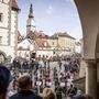 Im Landhaushof findet am 9. Oktober eine zusätzliche 10.-Oktober-Feier der Heimat- und Traditionsverbände statt. Und am 10. Oktober die offizielle Landesfeier