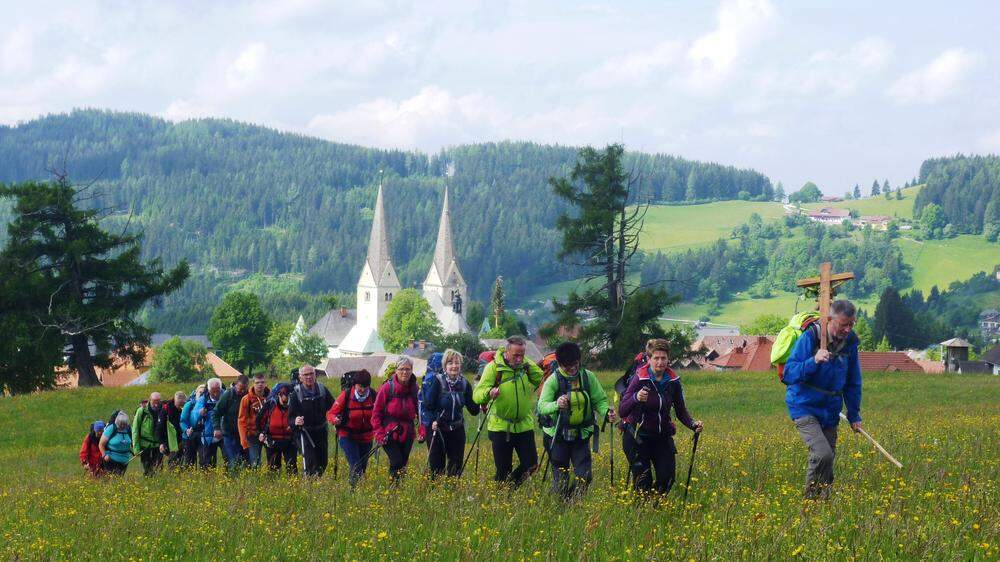 Viele Gruppen sind jetzt wieder zu Fuß auf dem Weg zur Magna Mater Austriae in Mariazell