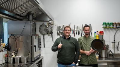 Kaffeeteria-Chef Martin Kribitsch mit dem neuen Küchenchef Stefan Kreuzer