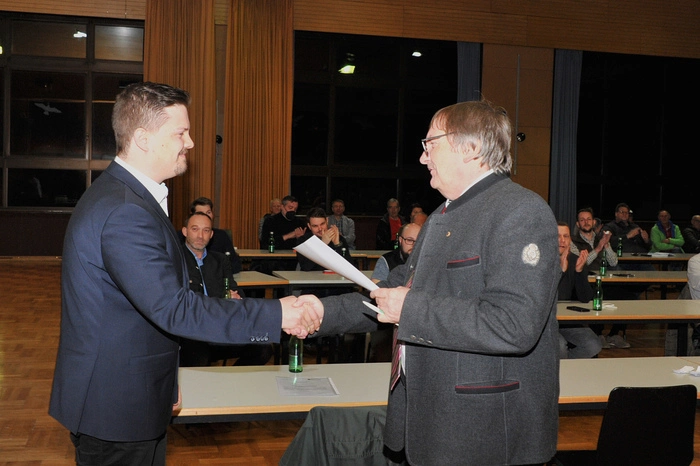 Angelobung von Günter Gangl durch Bezirkshauptmann Christian Sulzbacher