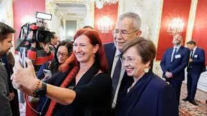 Bürger- und Bundespräsident Alexander Van der Bellen mit Gattin Doris Schmidauer