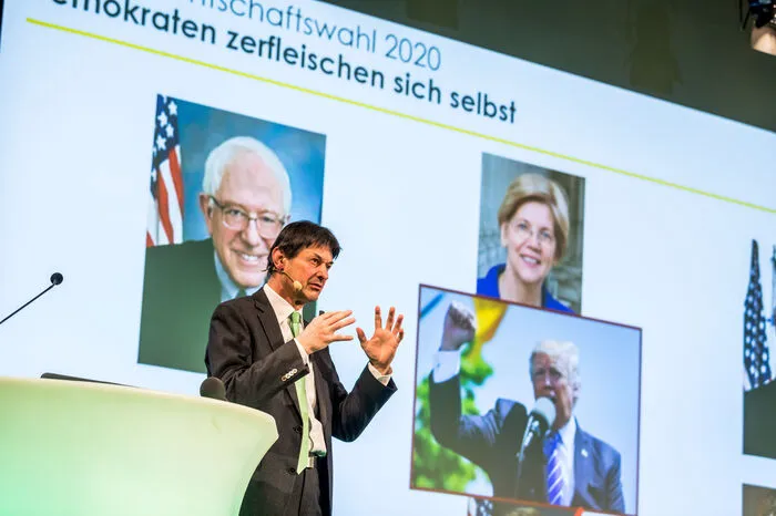 Raiffeisen-Chefanalyst Peter Brezinschek gab einen Konjunkturausblick. "Die Talfahrt hält noch an. Im zweiten Halbjahr sehe ich eine Erholung."
