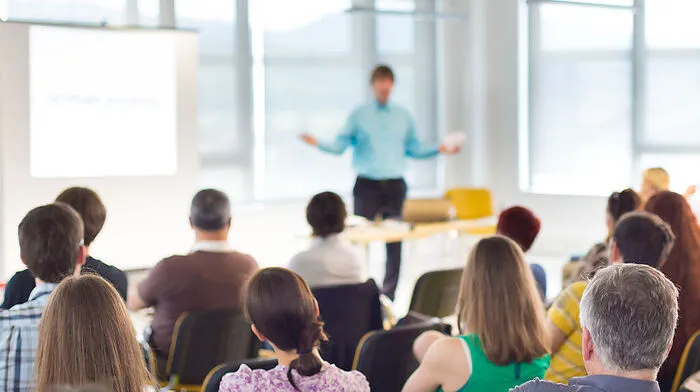 Das Seminar möchte den Teilnehmern richtiges Auftreten vermitteln