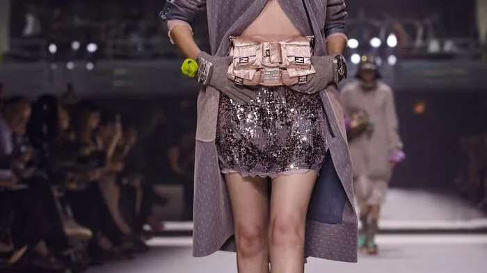In New York drehte sich die Fendi-Show ganz um den 25. Geburtstag der Baguette.