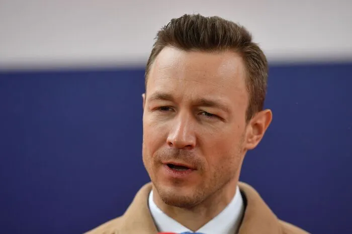 "Im Nachhinein ist man immer g'scheiter. Im Vorhinein kann man in niemanden hineinschauen." - Kurz-Initimus Gernot Blümel hat angeblich von Türkis-Blau dazu gelernt.