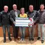 Die Treffner Faschingsgilde überreichte der Jugendfeuerwehr eine Spende: Herbert Stefaner, Klaus Glanznig, Doris Stuhlpfarrer, Daniel Frank und Hermann Fischer