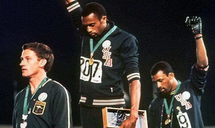 Tommie Smith und John Carlos mit dem Black-Panther-Salute bei den Olympischen Spielen in Mexico