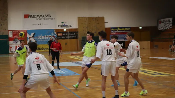 Fünf Mädchen- und fünf Burschenteams kämpften in Bärnbach um die Qualifiktion für das Bundesfinale der Oberstufe im Handball in der Bärnbacher Sporthalle.