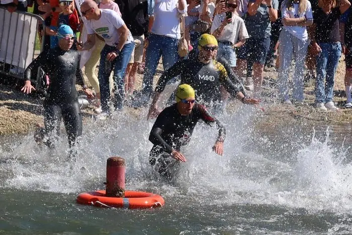 Gestartet wurde mit dem Schwimmbewerb im Seebad, ...
