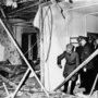 Adolf Hitler und Italiens faschistischer Duce Benito Mussolini besichtigen am 20. Juli 1944 den Stauffenbergs Bombe zerstörten Konferenzraum im Führerhauptquartier Wolfsschanze