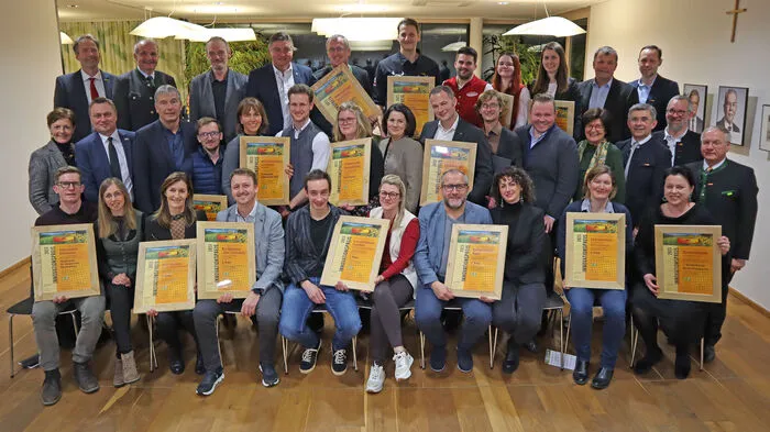 Die 15 Preisträger auf einem Bild vereint