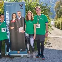 Organisiert wurde der Lauf von der Obfrau der Richtervereinigung Sara-Maria Ritzmaier sowie ihren Stellvertretern Tanja Polzer und Andreas Spiess-Knafl, hier im Bild mit Landesgerichtspräsident Manfred Herrnhofer (links), der auch die Medaillen überreicht hat