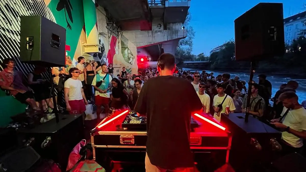 DJ-Sets und Liveauftritte direkt an der Mur – dass der "Citypeach" oft lautstark die heimische Szene unterstützt, gefällt nicht allen