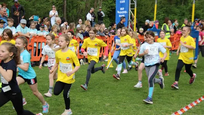 Die Laufrunde beinhaltete eine 300 Meter lange Strecke, je nach Schulstufe mussten die Kinder zwei oder drei Runden absolvieren
