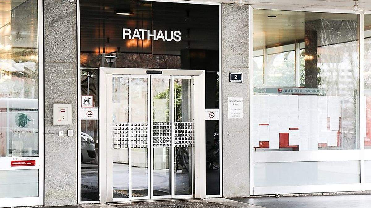 Im Rathaus Leoben gelten die FFP2-Maskenpflicht und die Einhaltung des Sicherheitsabstandes 