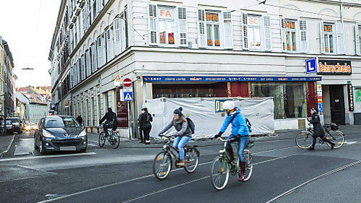 Jakominiplatz: Rechts der künftige Burgerista-Standort, links McDonald's