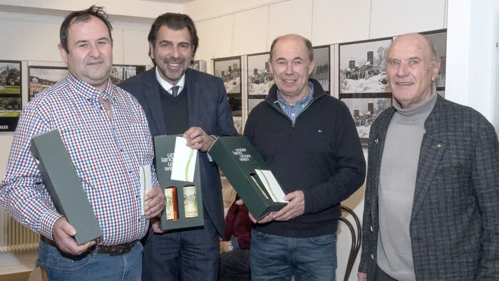 Die Preisträger: Jochen Dengg (links) und Erich Nauschnig (rechts) mit Stadtchef Josef Wallner und Vizebürgermeister Anton Fabian