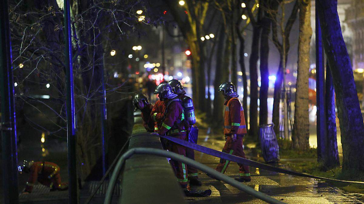 Ein Stadtpalais in der Nähe des Musée d'Orsay stand in Flammen