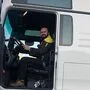 Instruktoren des ÖAMTC-Fahrtechnikzentrums in St. Veit helfen bei Lebensmittellieferungen