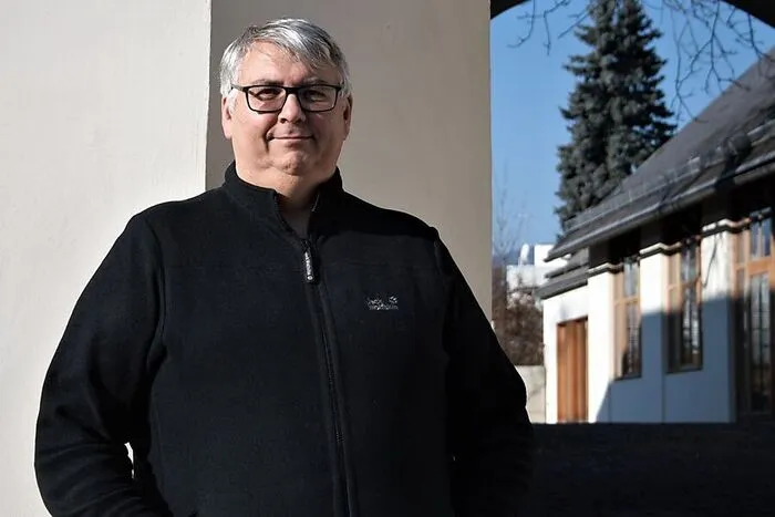 Bruder Wolfgang Gracher (57), Stadtpfarrer: „Grundsätzlich bedeutet Fasten für mich, frei werden, um Gott mehr Platz im Leben zu lassen. Und auch, gewisse Dinge mit Brüdern und Schwestern zu teilen. Was ich einspare, gebe ich anderen. So fahre ich in dieser Zeit oft zu Hausbesuchen für Gespräche. Ich versuche in dieser Zeit, bewusster zu leben. Beim Essen schadet mir Fasten auch nicht, ich gehöre ja zu den Stärkeren.“