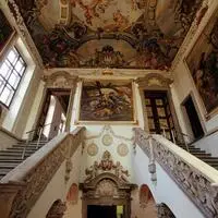 Das barocke Treppenhaus im Palais Attems