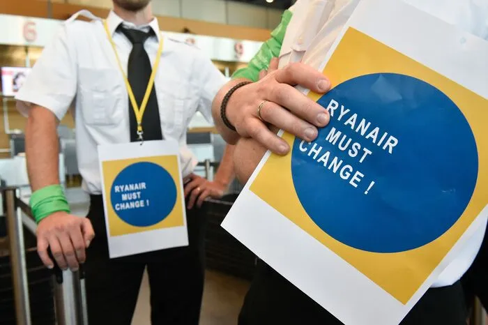 Der irische Konzern, der sich jahrzehntelang Kollektivvertragsgesprächen verweigerte, wird immer öfter Ziel von Streiks. Erst vor zwei Wochen musste das Unternehmen wegen eines zweitägigen Ausstands der Flugbegleiter in Spanien, Portugal, Italien und Belgien 600 Flüge streichen.