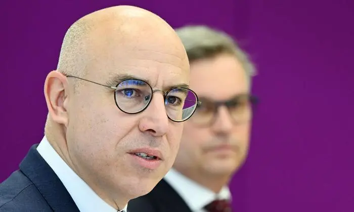 Wifo-Chef Gabriel Felbermayr mit Finanzminister Magnus Brunner