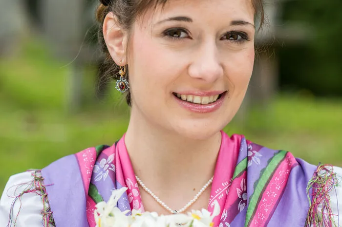Ihr zur Seite stehen die Prinzessinnen Marie-Theres Gewessler aus Bad Mitterndorf ...