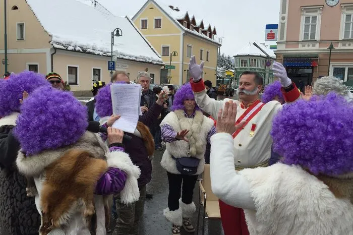Wunderheiler besuchten etwa den Eibiswalder Bürgermeister Andreas Thürschweller und unterzogen ihn einer Wunderkur.