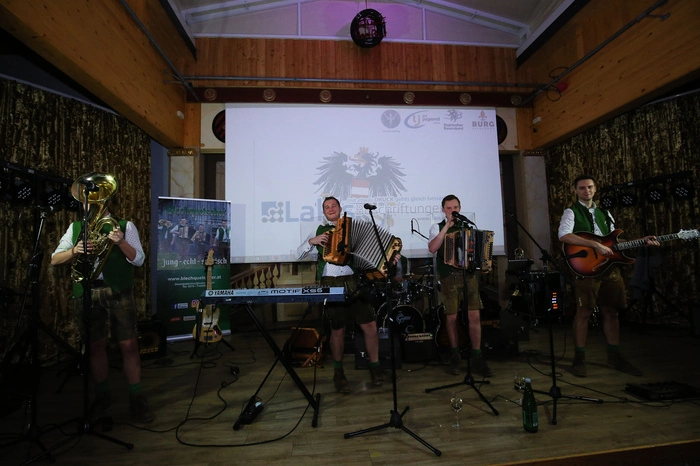 Für die passende musikalische Unterhaltung sorgte im Helenenhof die Band „Die Blechquetscher“.