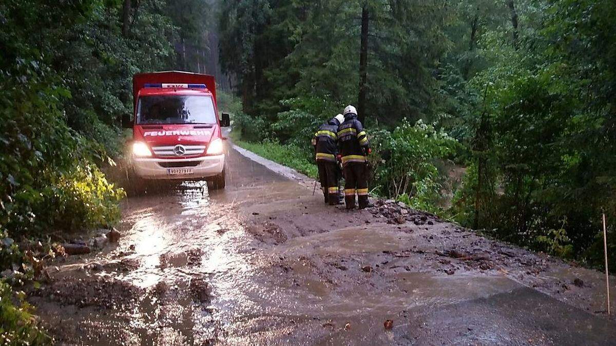 Die Feuerwehrleute hatten in den vergangenen Tagen allerhand zu tun