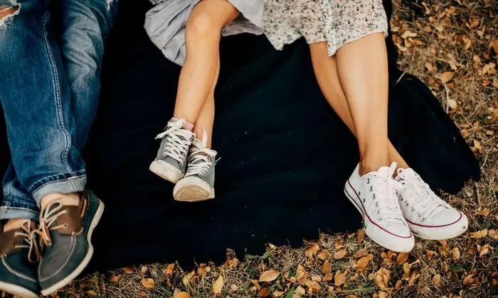 Ob groß, ob klein, ob Mann, ob Frau: Chucks und Sneaker sind auch beim Waldspaziergang  eine gute Wahl