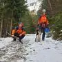 Nach 70-Meter-Sturz | Hündin Gaia mit zwei ihrer Retter von der Bergrettung Salzburg