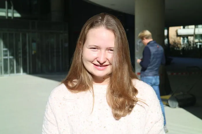 Hannah Scheiber (20), Studentin der Umweltsystemwissenschaften, sieht das ganz ähnlich. Wie ihre Freundin nutzt sie die gewonnene Freizeit für sportliche Aktivitäten. "Ich war heute schon um halb acht klettern." Zudem bleibe durch den Entfall von Lehrveranstaltungen mehr Zeit, um daheim zu lernen
