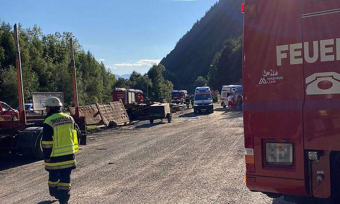 Schwerer Unfall auf der Millstätter Bundesstraße Mittwoch kurz nach 17 Uhr