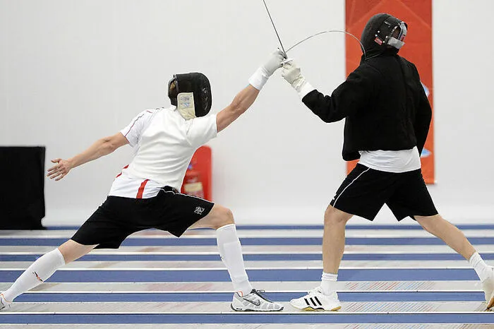 Für Österreich wird die Qualifikation schwierig. Herangezogen wird die Team-Rangliste mit 4. April 2020, je acht Mannschaften sind in Tokio mit dabei. Österreich stellt derzeit mit den Florettfechterinnen überhaupt nur eine Mannschaft, die sich international misst. Für Einzelfechter, die es nicht übers Team schaffen, sind 60 Quotenplätze, je 10 pro Waffengattung, reserviert. Die Teilnehmerzahl in den Individualevents ist je 34. Der Degen-EM-Fünfte Josef Mahringer ist derzeit Österreichs aussichtsreichster Fechter.