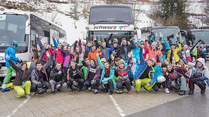 Die Schüler der HAK Weiz bei der Ankunft in Schladming 