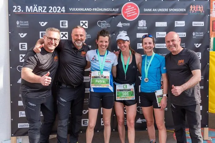 Beim Halbmarathon der Damen konnten sich Tatjana Fiedler (erster Platz), Petra Leidorfer (zweiter Platz) und Irene Deutschmann (dritter Platz) die Stockerlplätze holen