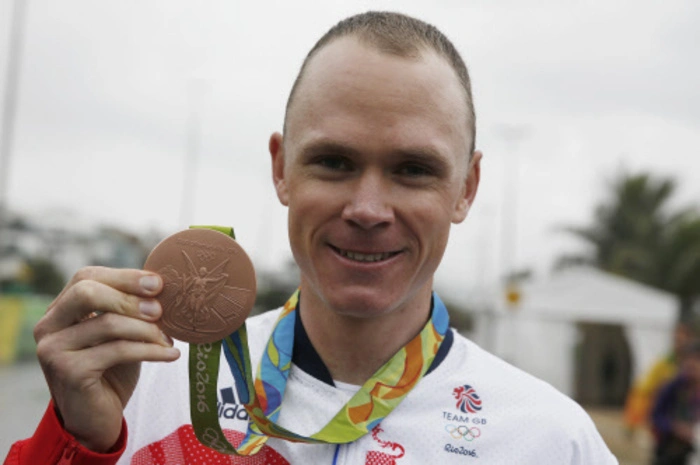 Christopher Froome mit seiner Bronze-Medaille vom Einzelzeitfahren