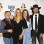 Eberhard Hertel, Stefanie Hertel, Johanna Mross und Lanny Lanner bei der Premiere vom Musical Mamma Mia am 12.04.2023 in Hamburg Mamma Mia Musical-Premiere mit der neuen Hauptdarstellerin Stefanie Hertel in Hamburg *** Eberhard Hertel, Stefanie Hertel, Johanna Mross and Lanny Lanner at the premiere of the musical Mamma Mia on 12 04 2023 in Hamburg Mamma Mia musical premiere with the new leading actress Stefanie Hertel in Hamburg PUBLICATIONxINxGERxSUIxAUTxONLY