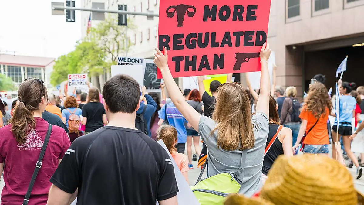 Vor Texas hatte bereits ein Dutzend anderer US-Staaten ähnliche Abtreibungsgesetze beschlossen - diese hielten jedoch nicht, weil sie im Widerspruch zu einem Grundsatzurteil des Supreme Court aus dem Jahr 1973 stehen