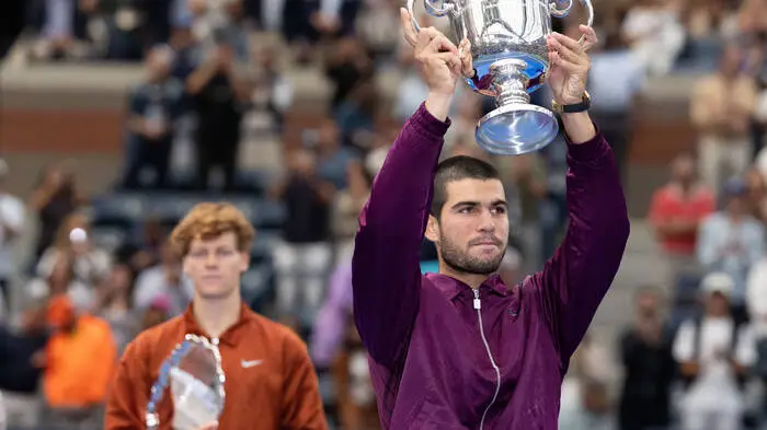 Bei den US Open stellte Carlos Alcaraz (rechts) mit Jannik Sinner seinen härtesten Kontrahenten in den Schatten