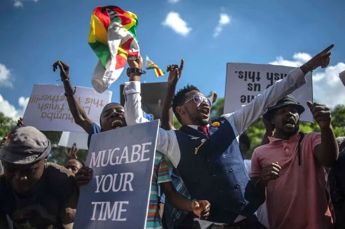 Auch außerhalb des Parlaments wurde ausgelassen gefeiert: In den Straßen der Hauptstadt Harare wurde gejubelt, getanzt und Hupkonzerte veranstaltet...