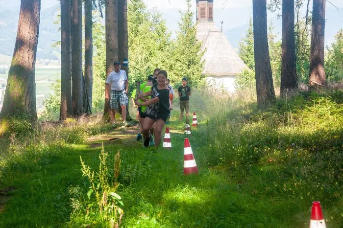 Am Programm stand etwa eine Wanderung zum Maxlankircherl, bei dem zahlreiche lustige Bewerbe durchgeführt wurden.