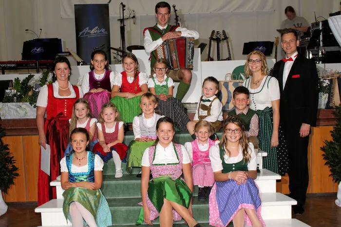 Musikalisch durch den Abend führten „A-Live“ und die Ligister Schülcherleitnmusi und sorgten für stets volle Tanzflächen.