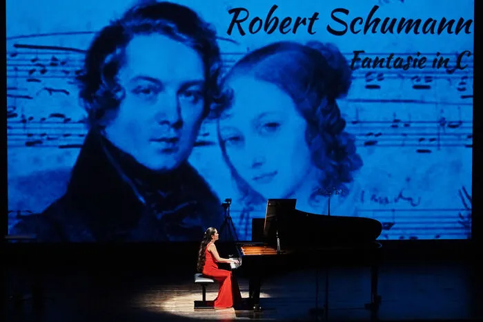 Passend zur Musik sorgten auch großflächig projizierte Bilder für ein audiovisuelles Erlebnis.